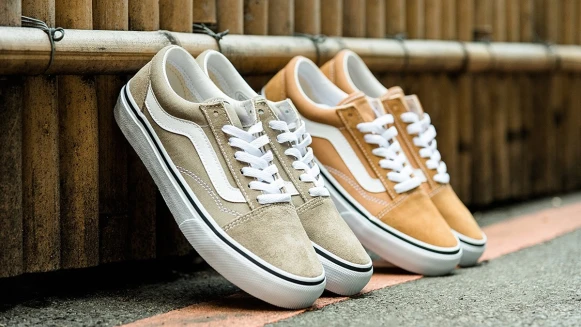 繼奶茶色後下一雙必買鞋款！VANS再推Old Skool太妃糖拿鐵、淡定灰綠新色，文青風女孩不能錯過