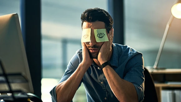 在辦公室沒歸屬感、一上班就覺得孤單?用一個小動作改善人際關係