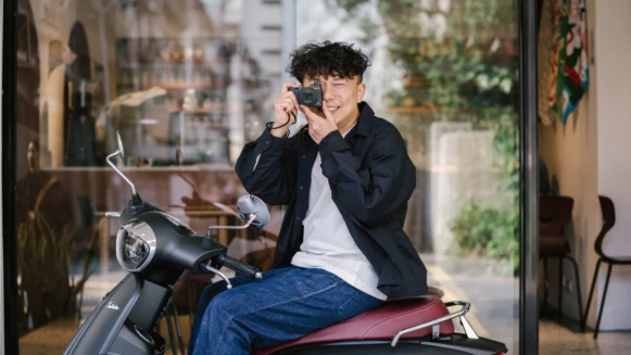 【一件襯衫】攝影師喪妻，用拍照找回愛情的憧憬。