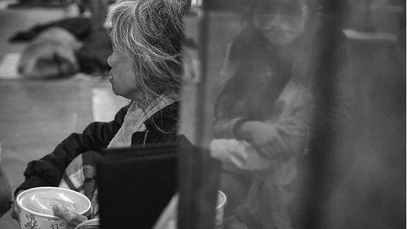 隱形的流浪:看見女性無家者。她們為什麼在街頭生活?