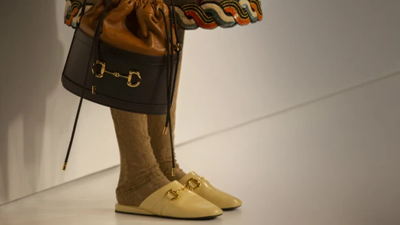 穿越60年的靈魂元素「馬銜鍊」 經典輪迴再進化：Gucci Horsebit 系列