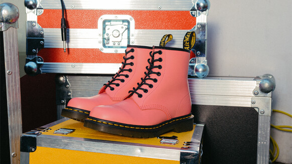 Dr. Martens迎來60週年！最熱賣1460馬汀靴推出全新復古櫻花粉限定色