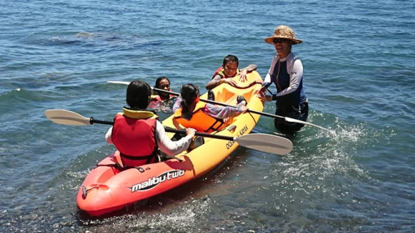 一場大病,她放下收入優渥、花錢不手軟的都市生活:我很感恩,還能夏天泡在海裡,賺點錢