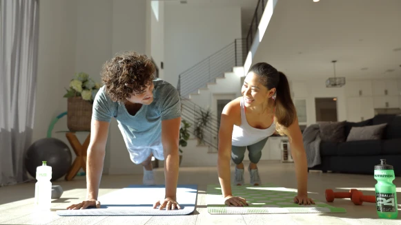 居家防疫動起來！瘦手臂/瘦小腹/翹臀/瘦腿…每天20分鐘5組健身強招 做好做滿瘦一波！