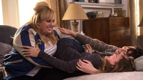 放下手機，多見見朋友吧！一個能在深夜促膝長談的知己，勝過網路上一百個點讚之交。