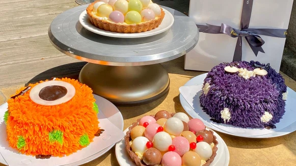 毛怪來襲！Funsiamo推絨毛蛋糕、波波球塔，超萌造型裡面包裹草莓內餡