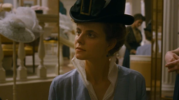 匈牙利版艾瑪華森！《日暮》女主角茱莉雅卡布挑戰3小時燒腦戲，從素人躍身電影咖