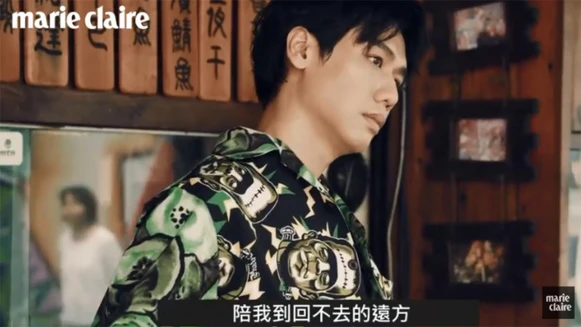 聽完一秒被圈粉！蔡旻佑挑戰街頭電話亭KTV 【Challenge】