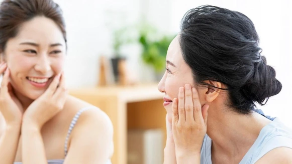 快揪媽咪一起開始進行「高效美力新生活」，母女同心變美3招，和媽媽手勾手當永遠的姐妹淘！