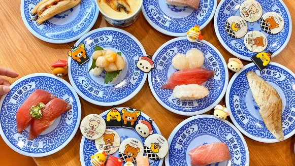 拉拉熊變成壽司啦！藏壽司推11款拉拉熊限定扭蛋，鐵火捲拉拉熊、鮮蝦小黃雞超欠扭，還有鮪魚祭開跑