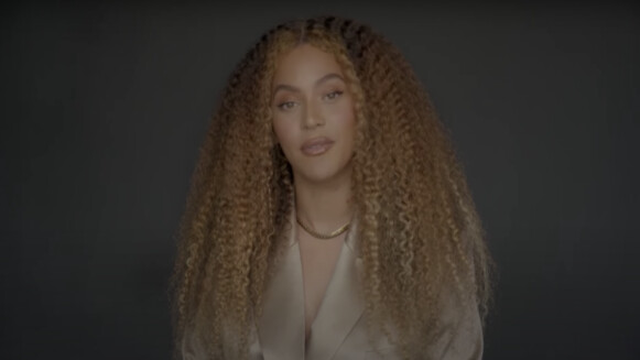 你的古怪也是種美！碧昂絲力量畢業演說：「讓世界知道你不會停止做自己」