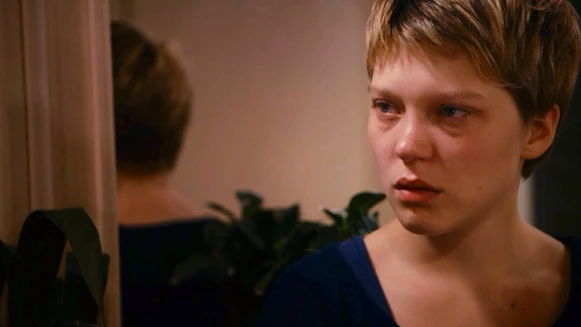 【周慕姿療心室】原本的「戀愛」，怎麼會變成這個樣子？暴力與控制，是傷害而不是愛。