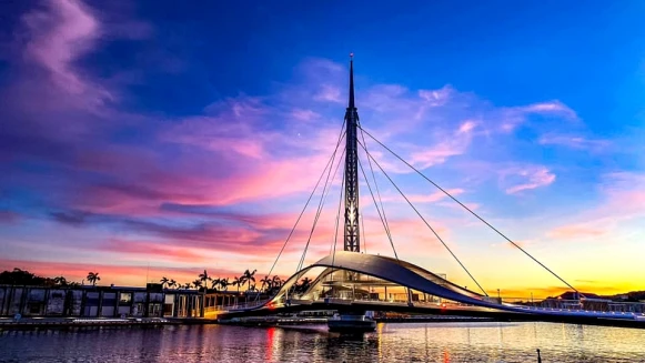 【高雄景點】亞洲最長跨港旋轉橋在台灣！「高雄港大港橋」3分鐘完成水平運轉，成最新打卡、約會看夕陽地標