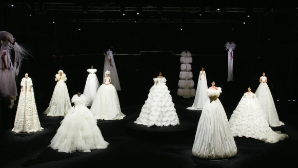 Valentino 2020/21秋冬高級訂製系列，邀請Nick Knight一同演出一場人文和數碼元素的平等對話！