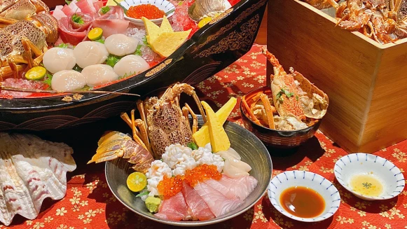 全球獨家！日本橋海鮮丼辻半推生龍蝦海鮮丼4種吃法，整隻黃金龍蝦免千元就能吃到，還有超奢華散壽司便當