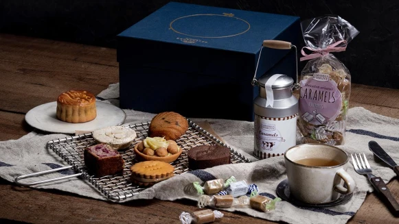 中秋限定！深夜裡的法國手工甜點Ｘ依思尼首推中秋禮盒，吃得到焦糖法式甜點、大稻埕李亭香月餅