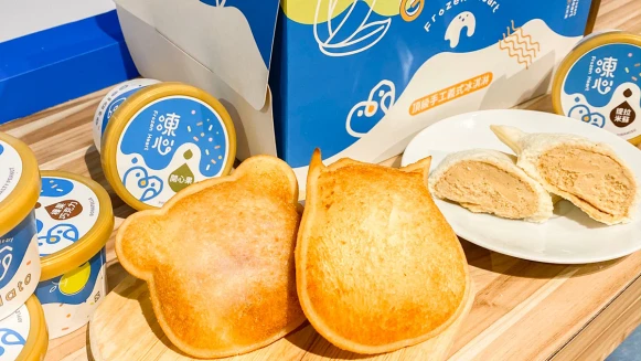 冰淇淋用烤的！凍心炸冰淇淋插旗信義區推2種吃法，必吃大人風味焦糖瑪奇朵、歐洲森林莓獨家限定口味