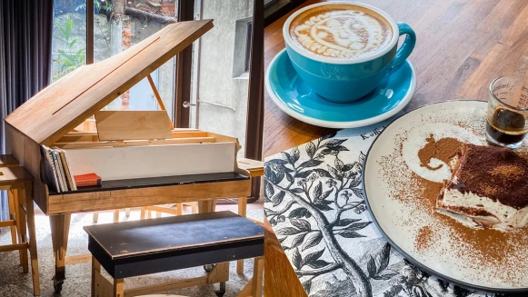 隱藏版劇場咖啡廳！台中Manni Cafe很多咖啡重現紐約百老匯風格，結合了展演與咖啡餐酒，必吃美味司康