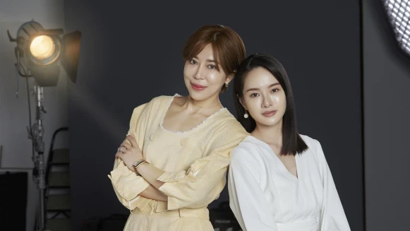 讓彩粧大王一用離不開的「高級光」粉底！SUQQU晶采艷澤粉霜上粧即是保養，三段式光采變化把出油變奶油高級光超神！