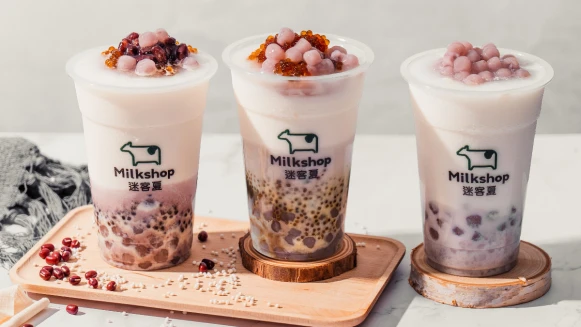芋頭控喝起來！《迷客夏》推出三款芋圓鮮奶新口味，喝得到香濃芋泥、紅豆顆粒