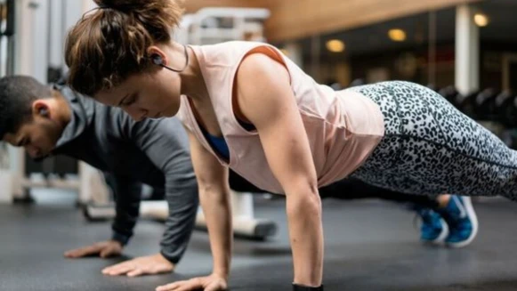 要練就要練對！3個伏地挺身常見的錯誤姿勢&amp;矯正動作示範 