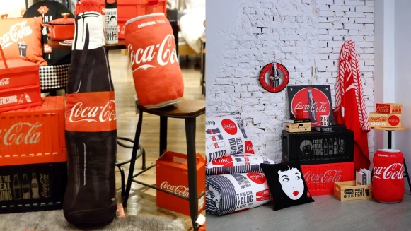 可口可樂控大失血！首度聯名HOLA推出22款居家用品，經典曲線瓶變120公分長抱枕，更有限定金色Logo快收藏