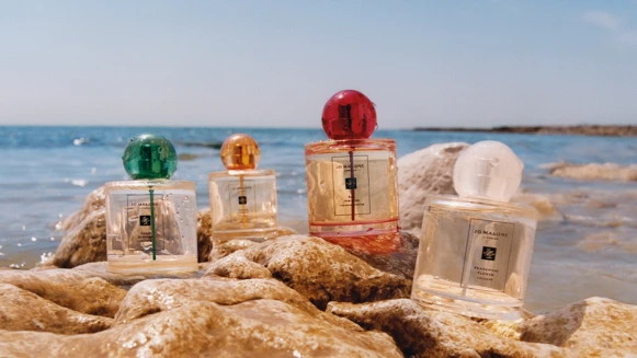 Jo Malone London首次推出繽紛圓弧瓶身新香水!讓夢幻清新的木槿花香,帶你展開熱帶島嶼花園之旅~