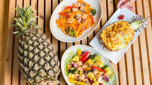 零難度鳳梨料理！鳳梨尬鮭魚3道清爽又好吃的鳳梨食譜大公開