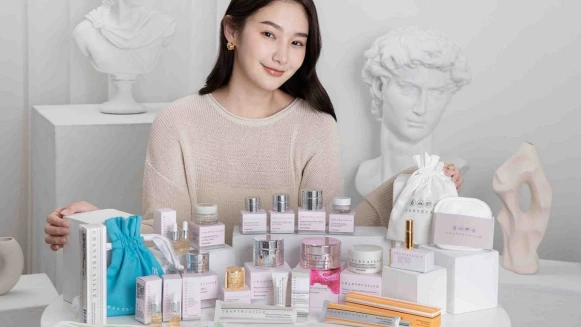 免按計算機～因為M編已經算好了！香緹卡母親節優惠組最狂，有鑽石級精華液的小奢華組，比對折還便宜！比國外電商價格更香! 沒搶到很需要捶心肝～