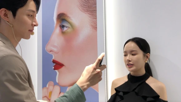 韓國彩妝師李昀熹親授定妝噴霧正確用法，原來要TX噴法！