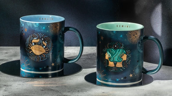 星巴克2021星座馬克杯來了！首波雙子座、巨蟹座5/12上市，神秘銀河藍杯身太想收藏