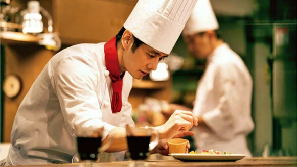 日本國民愛夫西島秀俊變身《名偵探主廚》用法菜辦案解謎Ｘ解憂Ｘ解饞