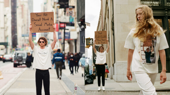 Ig爆紅紐約「舉牌男」回歸！攜手Zara推出再生棉印花白T，厭世語錄穿著走