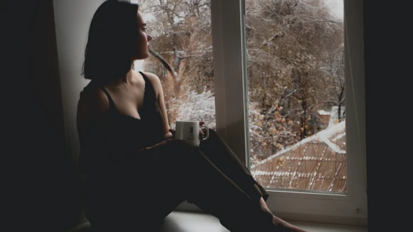 疫情時代半數人有情緒困擾！避免憂鬱症上身～心理師公開10大居家防疫Do&amp;Don&#039;t建議