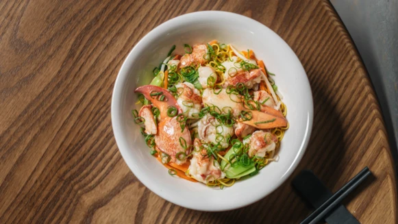 米其林一星《LONGTAIL》推出外帶「拌麵系列餐盒」！吃得到一整隻波士頓龍蝦，3款星級美食480元起