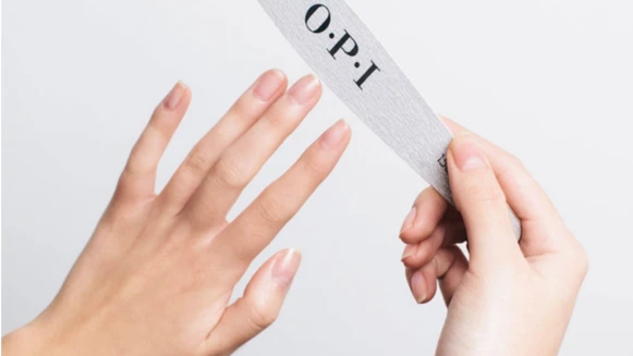 居家美甲養護指南!凝膠指甲怎麼保養維持?太長怎麼辦?如何自己卸甲?3個常見問題一次解答