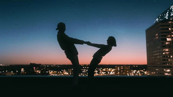 不吵不相識！談戀愛愈吵愈甜的超強CP星座情侶大公開