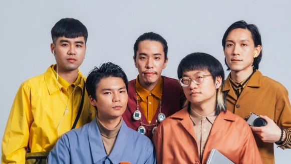 落日飛車獲2021金曲獎最佳樂團:「追逐音樂理想,是一趟看不見盡頭的遠征,用音樂與世界對話,是一件很幸福的事」