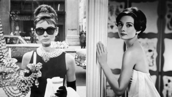 奧黛麗赫本優雅示範！女人必備的15樣經典百搭單品