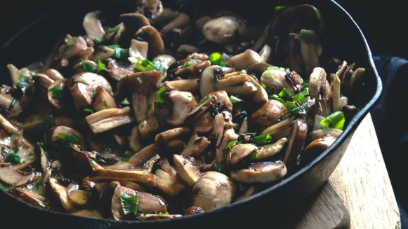 低脂低卡低熱量、超香超鮮美的”蘑菇木耳炒肉片”食譜來了！