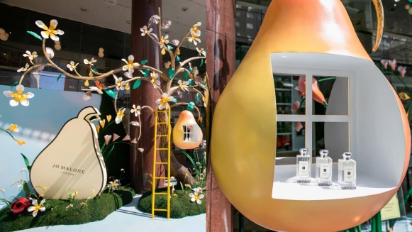 Jo Malone London英國梨與小蒼蘭10週年限定瓶身,還有梨子外盒太可愛