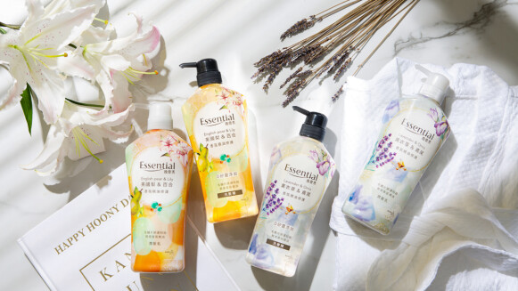 自帶質感髮香心情也會改變！選對洗髮精決定了妳的個人形象，逸萱秀推出高規格精油修護系列，讓妳不經意的轉身都滿氛！ 