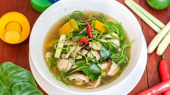 冬瓜玉米排骨湯/豆腐海帶枸杞蛋花湯/絲瓜蝦仁煲，3道養顏補水去秋燥低脂餐食譜來了！