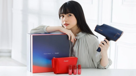 愛美無極限,髮絲光澤與肌膚都要顧!想讓臉蛋與背影都水水動人,今年最值得入手的「Panasonic EH-NA0E禮盒」讓你人前人後都美得誘人