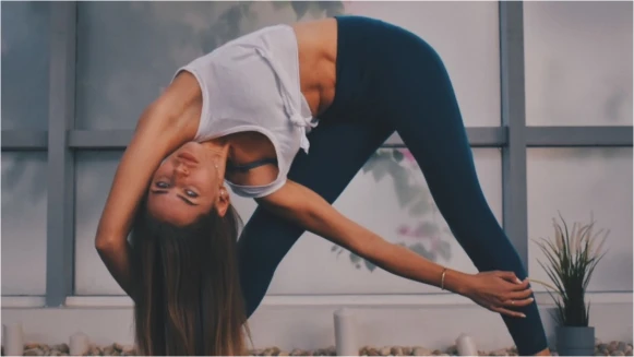 3組超強大炸腹動作，持續練一周，小腹消失、臀翹了、馬甲線也漸漸現身了！