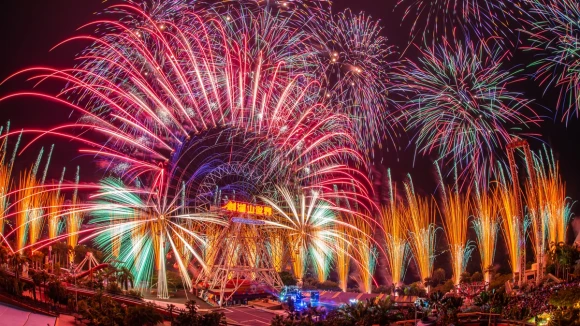 2022劍湖山跨年煙火秀超狂！全球唯一摩天輪主體施放、全台首次「浮空煙火」震撼視覺饗宴