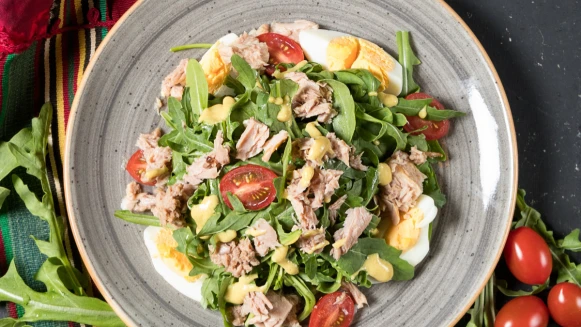 怎麼這麼好吃！嫩煎香菇雞肉/杏鮑菇拌肥牛/玉米蒜蓉蒸雞腿，3道美味低脂餐食譜來了！