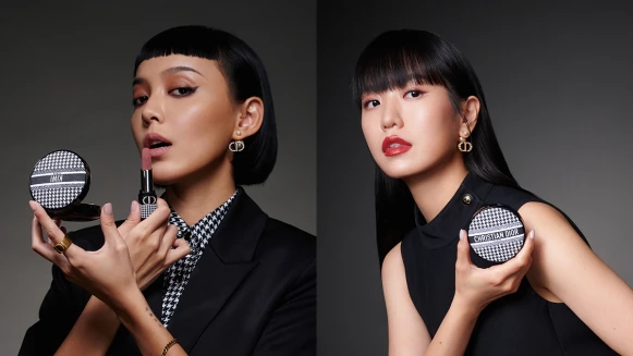 制霸美妝論壇No.1的「千鳥格氣墊+藍星唇膏」時髦到炸~特搜天后化妝包竟然搶先擁有它!孫盛希&Kiwi李函公開超前囤貨的原因