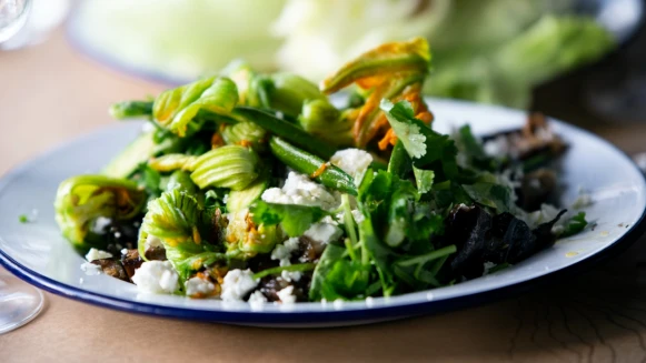 芥菜香菇滷肉飯/蒜炒芥菜/皮蛋芥菜豆腐湯，3道低卡低脂的芥菜家常料理食譜來了！