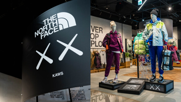 The North Face XX Kaws聯名登場！此處限定開賣，毛帽、羽絨衣精選top 4搶購單品